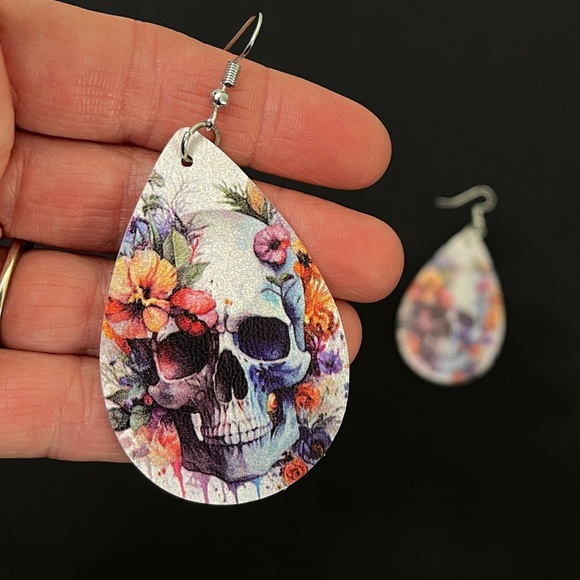 🟢 FREE WITH ANY PURCHASE OVER $10. Skull and Flowers Water Drop Earrings - Picture 1 of 6